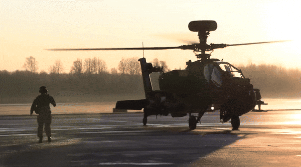 Cảm biến nhìn đêm dành cho phi công AH-64D là PNVS AN/AAQ-11, với thành phần quan trọng là một camera hồng ngoại.