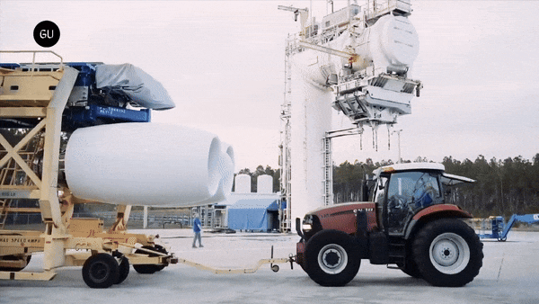 "Chi nhánh Rolls-Royce tại bang Indiana được giao hợp đồng trị giá gần 501 triệu USD để thay thế động cơ cho oanh tạc cơ B-52 trong vòng 6 năm, cùng khả năng mở rộng tới 2,6 tỷ USD nếu mọi tùy chọn được thực thi", Lầu Năm Góc cho biết trong thông báo hôm 24/9/2021.