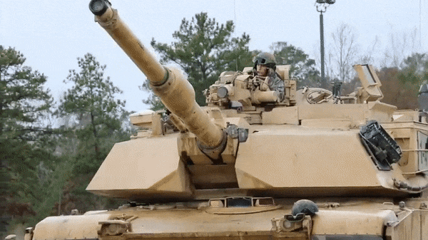 Bằng chứng là xe tăng M1 Abrams trong tay lính Mỹ với tỷ lệ bị đối phương tiêu diệt sẽ ít hơn rất nhiều so với lính Iraq.