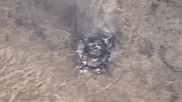 Trước đó, Bộ Quốc phòng Nga tới nay đã tuyên bố phá hủy 3 xe tăng M1 Abrams của Ukraine, trong đó có một chiếc trúng đạn của xe tăng T-72B3 trong lượt bắn đầu tiên.