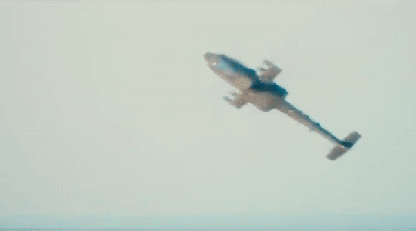 Chưa kể AH-64 Apache còn có hệ thống tương thích với thiết bị chỉ thị mục tiêu trên mũ phi công và pháo M230.