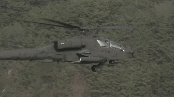 So với phiên bản tiền nhiệm, AH-64E Guardian được trang bị động cơ cải tiến, hệ thống điện tử tối tân, hệ thống rotor mới, tất cả nhằm tăng hiệu suất chiến đấu.