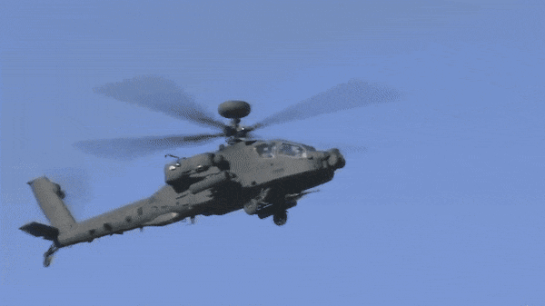 Ngoài ra, phiên bản AH-64E Guardian có cánh quạt chính mới làm bằng vật liệu composite cho phép giảm thiểu tiếng động phát ra.
