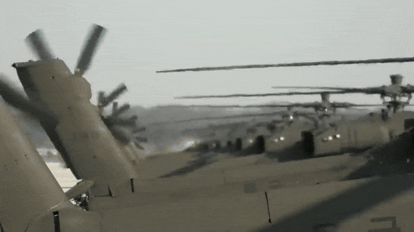 AH-64E Guardian là mối hiểm họa đối với bộ binh và các phương tiện cơ giới của đối phương trong mọi điều kiện thời tiết, bất kể ngày đêm.