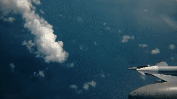 Trần bay của Eurofighter Typhoon EF-2000 là 19.8 km và tầm hoạt động 1.390 km.