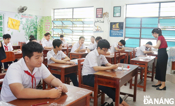 Học sinh tham gia kỳ thi tuyển sinh lớp 10 THPT công lập năm học 2024-2025. Ảnh: NGỌC HÀ
