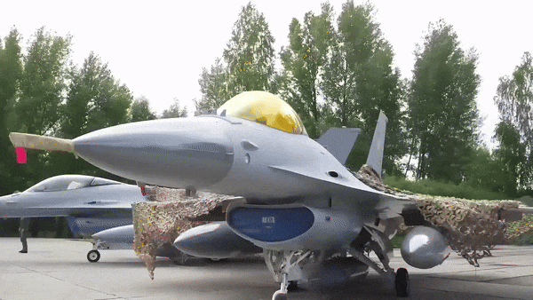Phi công Ukraine cho biết, trong điều kiện bay thấp, F-16 tập trung nhiều hơn vào nhiệm vụ phòng không điểm, đánh chặn máy bay không người lái tự sát Shahed-136 và tên lửa hành trình Kh-101.