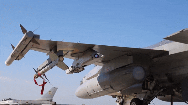 Tính đến cuối năm 2024, theo thống kê do phi công này chia sẻ, các phi đội F-16 đã tham gia bắn hạ hơn 1.000 mục tiêu bay, phần lớn là máy bay không người lái và tên lửa hành trình.