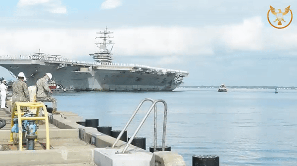 USS Dwight D. Eisenhower là tàu sân bay lớp Nimitz chạy bằng năng lượng hạt nhân, có lượng giãn nước khoảng 100.000 tấn, chiều dài hơn 330 m và có thể mang theo khoảng 90 máy bay các loại.