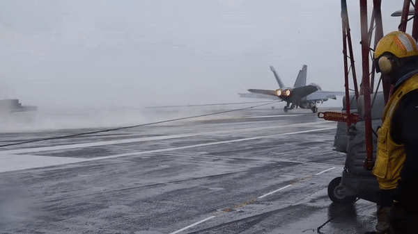 Vụ cháy trên USS Dwight D. Eisenhower diễn ra trong bối cảnh hải quân Mỹ duy trì cường độ hoạt động cao tại nhiều khu vực chiến lược, đặc biệt là Trung Đông.