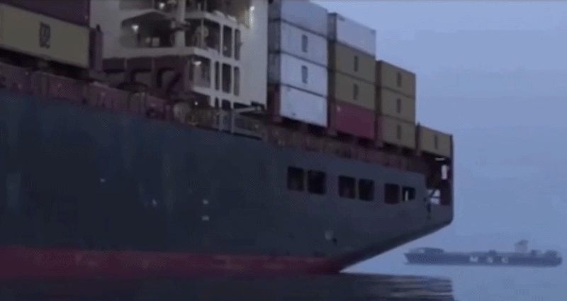 Sự kiện lính Iran đổ bộ bắt tàu hàng tại eo biển Hormuz không chỉ là một hoạt động đơn lẻ, mà còn phản ánh cách thức một lực lượng sử dụng phương tiện đơn giản để kiểm soát tuyến hàng hải quan trọng bậc nhất thế giới.