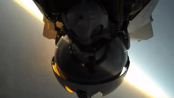 Sau quyết định này, tập đoàn Dassault Aviation bắt đầu phát triển riêng chiến đấu cơ Rafale. Nguyên mẫu Rafale A thực hiện chuyến bay đầu tiên năm 1986.