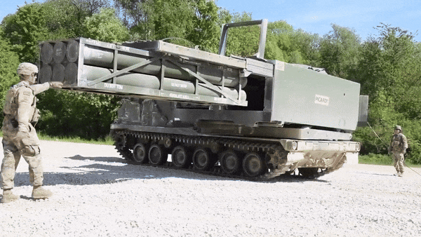 Trong bối cảnh môi trường an ninh tại châu Âu có nhiều biến động, các hệ thống như M270A2 và GMLRS được xem là công cụ quan trọng để duy trì thế răn đe và sẵn sàng phản ứng nhanh trước các mối đe dọa.