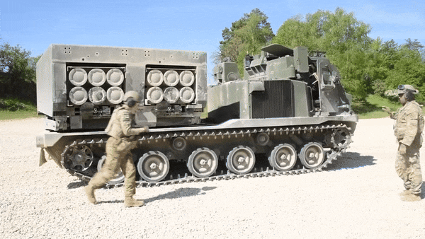 Các loại đạn mới như ER GMLRS có thể được tích hợp trực tiếp, giúp mở rộng đáng kể phạm vi tác chiến mà không cần phát triển hệ thống phóng hoàn toàn mới.