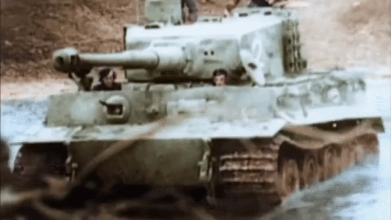 Lần đầu xuất hiện gần Leningrad cuối năm 1942, Tiger I nhanh chóng gây chấn động với binh sĩ Hồng quân. Đây là một trong những mẫu xe tăng mạnh nhất thế giới thời điểm đó.