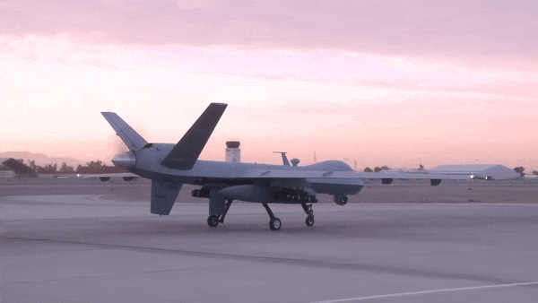 Về thông số kỹ thuật, UAV MQ-9 Reaper có sải cánh 20 m, khối lượng cất cánh tối đa 4,7 tấn, vận tốc tối đa 480 km/h và trần bay 15 km.
