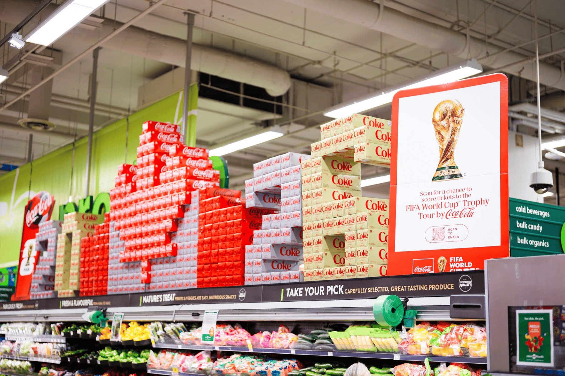 Không khí World Cup tại các siêu thị Canada. Ảnh: Grocery Business.