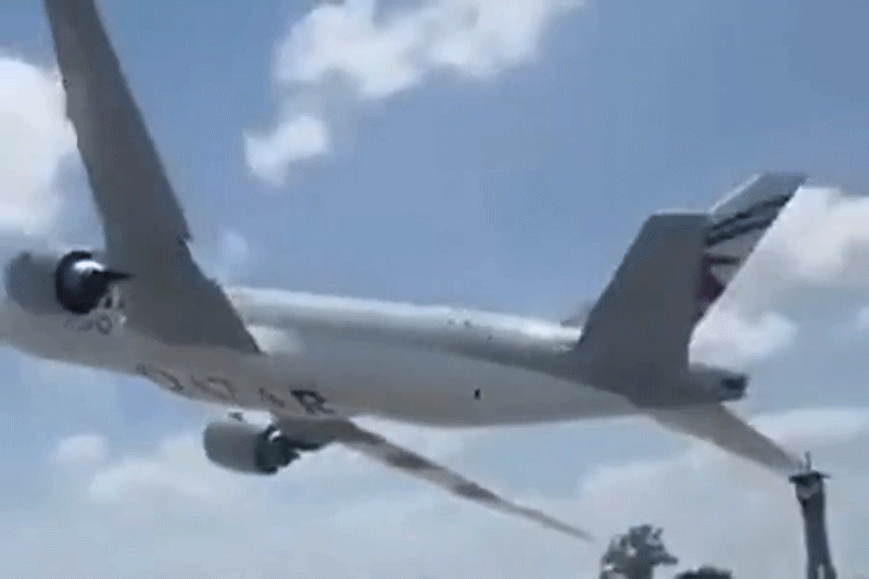 Tuy nhiên, động tác của chiếc Boeing 777F trong đoạn video được đánh giá là vượt xa mức thông thường.