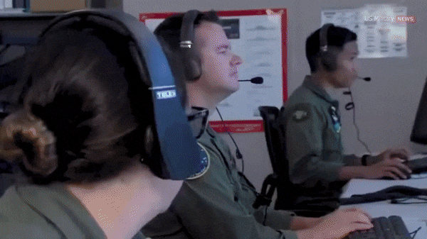 Hoạt động của RQ-4B được tổ chức theo mô hình tách biệt giữa bộ phận phóng và thu hồi tại căn cứ với bộ phận điều khiển nhiệm vụ từ xa.