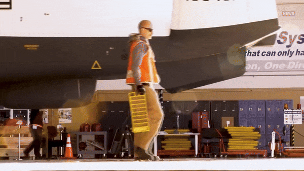 Máy bay trinh sát không người lái RQ-4B Global Hawk Block 40 không được trang bị vũ khí. Giá trị của phương tiện này nằm ở khả năng thu thập và truyền dữ liệu tình báo phục vụ cảnh báo sớm, chỉ huy và xác định mục tiêu.