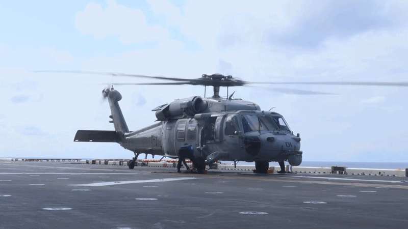 MH-60S Seahawk có khả năng hoạt động trên các tàu chiến và tàu sân bay, đáp ứng nhiều nhiệm vụ khác nhau trong môi trường tác chiến trên biển.