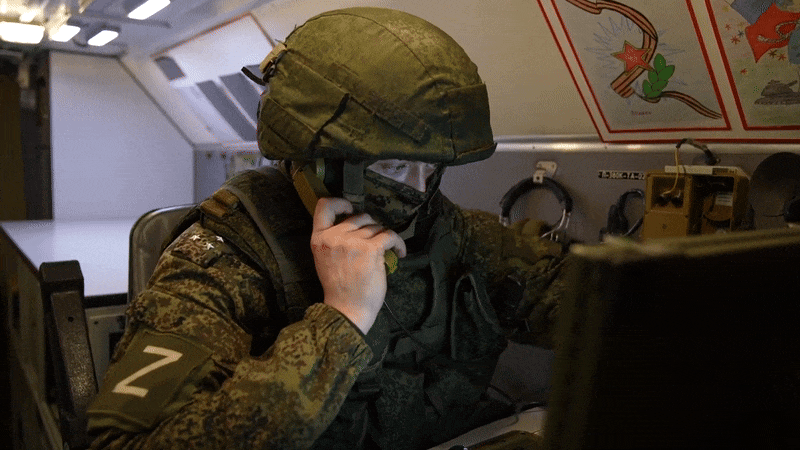 Theo giới chức Ukraine, các vụ nổ liên tiếp làm rung chuyển Kiev ngay trước 1h theo giờ địa phương. Ông Tymur Tkachenko, người đứng đầu Chính quyền Quân sự thành phố Kiev, xác nhận Nga sử dụng tên lửa đạn đạo để tập kích thủ đô.