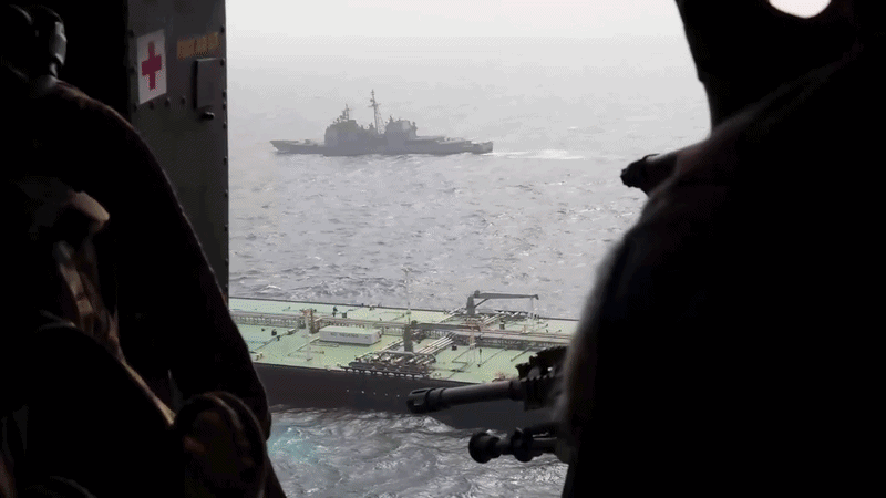 Cơ quan này khẳng định eo biển Hormuz và các vùng biển lân cận vẫn bảo đảm tự do hàng hải đối với mọi phương tiện, ngoại trừ những tàu bị cho là tìm cách vi phạm lệnh phong tỏa của Mỹ.