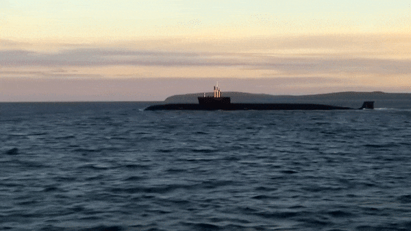 Chuyên trang Naval News hồi tháng 5 từng công bố hình ảnh ít nhất 2 tàu ngầm hạt nhân lớp Borei được phủ lưới chống drone tại căn cứ Rybachiy.