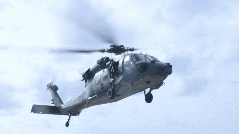 Khi được triển khai trên MH-60, loại tên lửa này trở thành một công cụ để Mỹ thực hiện các đòn đánh chính xác nhằm vào mục tiêu trên biển trong khu vực Hormuz. Từ vũ khí diệt tăng, Hellfire nay trở thành “con dao đa năng” giúp Mỹ tung đòn chính xác vào nhiều loại mục tiêu, với độ linh hoạt và sức răn đe đặc biệt hữu hiệu trên chiến trường.