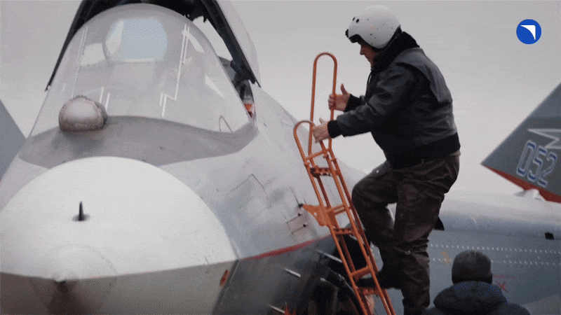 Cấu hình 2 chỗ ngồi vì thế mở rộng cách sử dụng Su-57 thay vì thay thế vai trò chiến đấu vốn có.