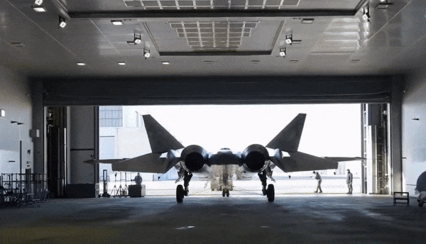 Nếu RVV-SDM được tích hợp và đưa vào trang bị theo đúng định hướng của Nga, Su-57E sẽ có thêm một lựa chọn đáng chú ý cho nhiệm vụ không chiến và đối phó nhiều loại mục tiêu trên không.