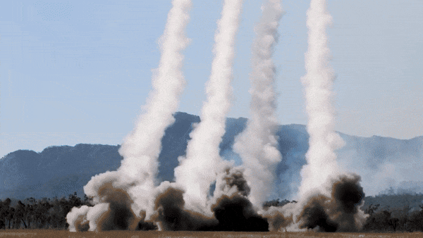 Mẫu vũ khí này được yêu cầu tương thích với pháo phản lực HIMARS hoặc bệ phóng không người lái CAML đang được Mỹ phát triển.