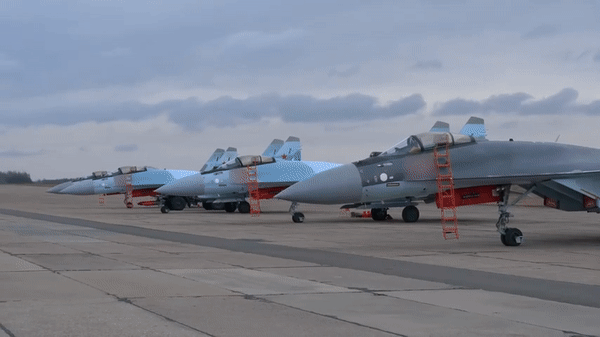 Nguồn tin cho biết Su-35S hoạt động gần Horlivka, trong khi MiG-29 Ukraine được cho là phóng bom từ khu vực phía tây Kramatorsk.