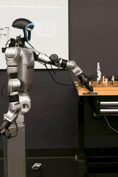 Robot hình người tập luyện để thực hiện các thao tác trong đời sống. Ảnh: NYT.