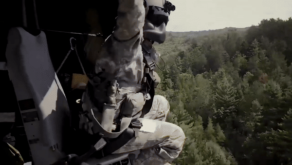 Cấu hình này cho thấy UH-60M được hướng tới nhiều nhiệm vụ, từ vận chuyển binh sĩ và thiết bị đến hoạt động đặc nhiệm, cứu hộ, sơ tán thương vong và hỗ trợ chiến thuật.