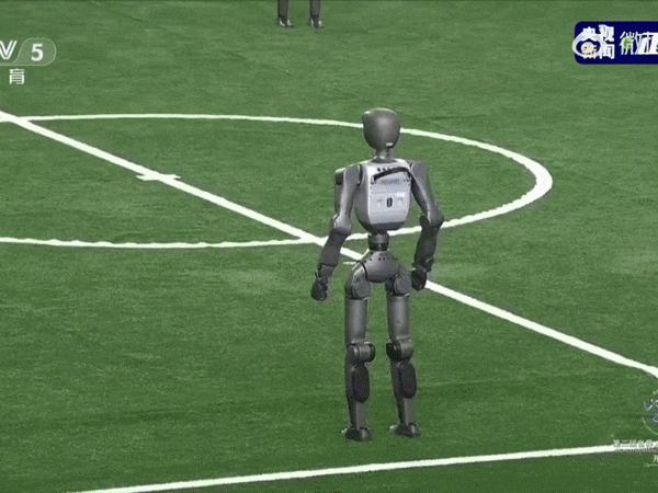 Robot thực hiện màn ăn mừng "siu" nổi tiếng của siêu sao bóng đá Cristiano Ronaldo.