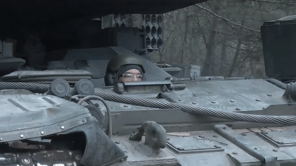 Vũ khí của TOS-1 là các rocket mang đầu đạn nhiệt áp. Khi phát nổ, loại đầu đạn này tạo ra hiệu ứng nhiệt và áp suất lớn trong khu vực mục tiêu.