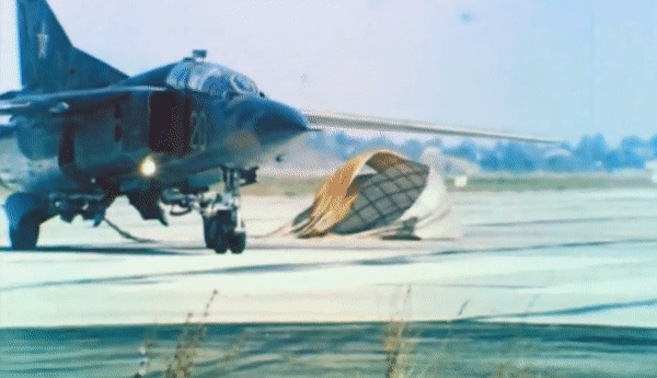 Điều này đặc biệt hữu ích vì MiG-23 được thiết kế cho nhiều nhiệm vụ hơn MiG-21. Máy bay cần cất hạ cánh tương đối thuận lợi, mang radar và vũ khí lớn hơn, đồng thời vẫn phải đạt tốc độ siêu thanh cao.
