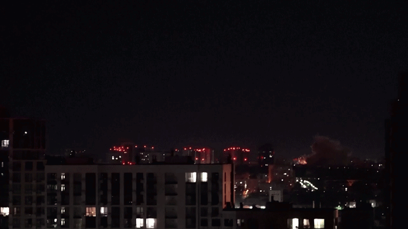 Trong khi đó, chính quyền quân sự thành phố Kiev cho biết 2 trường học tại quận Podilsky và Shevchenkivsky bị hư hại.