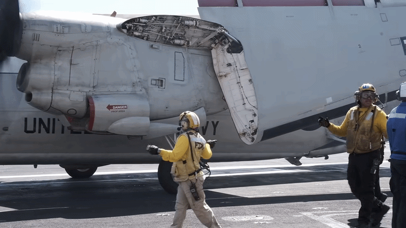 Tàu sân bay USS Abraham Lincoln đã hoạt động khoảng 280 ngày, phần lớn thời gian ở ngoài biển. Chiến hạm chỉ có 2 lần cập cảng ngắn tại Guam vào tháng 12/2025 và Oman vào tháng 7.