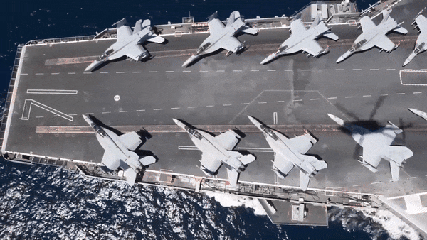 Theo USNI News, tàu sân bay USS Theodore Roosevelt dự kiến thay thế tàu sân bay USS George Washington, vốn mới tới Trung Đông ngày 19/8.
