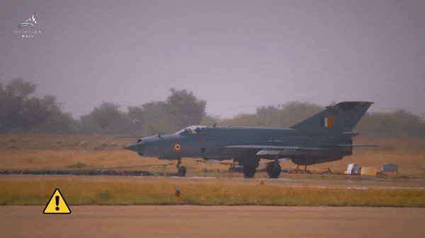 Nhờ sự kết hợp giữa động cơ và thiết kế khí động học, MiG-21 có thể đạt tốc độ khoảng Mach 2 ở độ cao lớn.