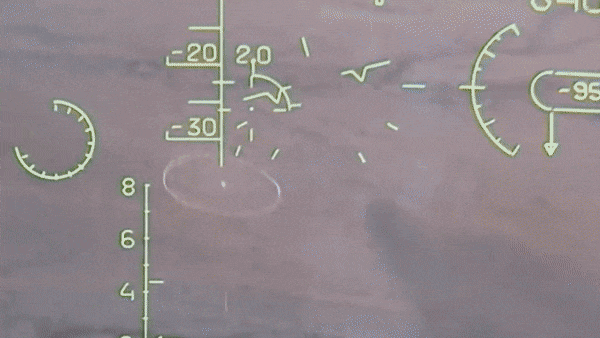Hai động cơ phản lực của Su-25 được bố trí tách biệt ở phía sau thân. Cách bố trí này giúp giảm nguy cơ một hư hỏng ở động cơ nhanh chóng khiến cả máy bay mất khả năng hoạt động. Máy bay vẫn có thể tiếp tục bay trong một số tình huống khi 1 động cơ gặp sự cố.
