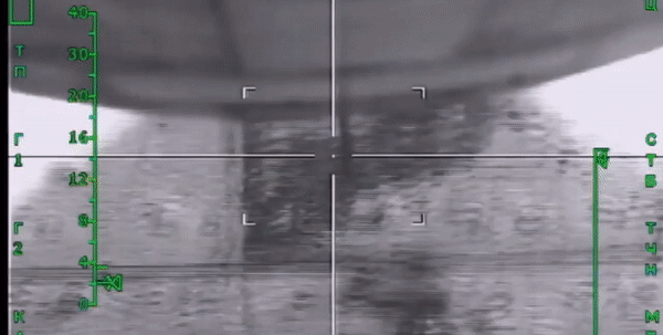 Thiết kế này cũng tạo thêm không gian cho những chuyến bay dài. Su-34 có tầm hoạt động lớn và được thiết kế để thực hiện các nhiệm vụ kéo dài.