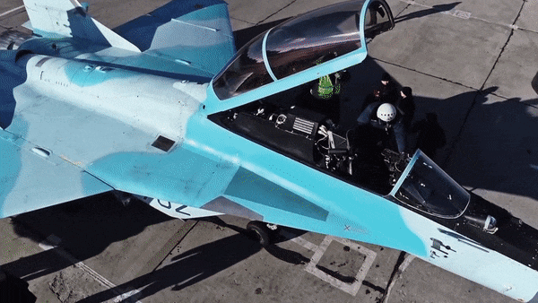 Điều đó khiến MiG-35 trở thành một chương đặc biệt trong lịch sử dòng MiG. Nó không phải một thiết kế hoàn toàn mới, mà là nỗ lực đưa nền tảng MiG-29 bước vào thời đại cảm biến và vũ khí hiện đại, trong lúc vai trò của các tiêm kích MiG truyền thống ngày càng bị thu hẹp.