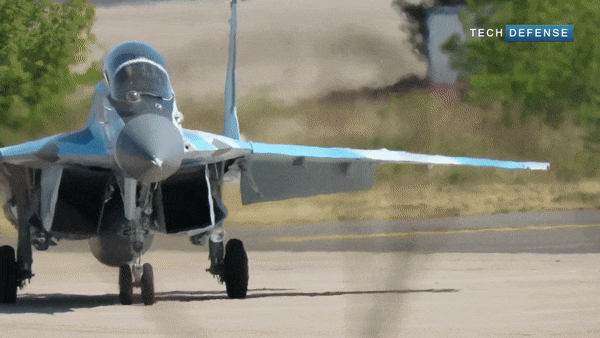 Một lý do khác khiến Nga tiếp tục phát triển MiG-35 là cơ sở hạ tầng. Nhiều quốc gia đã vận hành MiG-29 trong thời gian dài, đồng nghĩa với việc họ có sẵn đội ngũ kỹ thuật, cơ sở bảo dưỡng và kinh nghiệm khai thác.