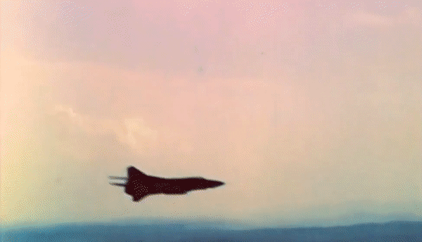 Vì vậy, câu chuyện về MiG-23 không đơn giản là "máy bay tốt hay máy bay tệ". Nó là một thiết kế được sinh ra cho một nhiệm vụ cụ thể, nhưng lại thường bị đánh giá qua những cuộc không chiến mà nó không được tối ưu để giành chiến thắng.