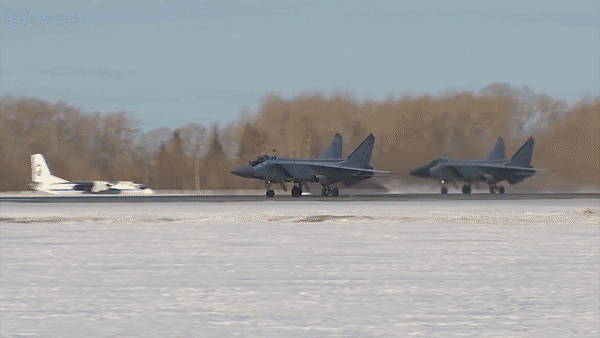 Đây là điểm đặc biệt quan trọng trong nhiệm vụ đánh chặn. MiG-31 được thiết kế để đối phó với những mục tiêu như máy bay ném bom, máy bay trinh sát và tên lửa hành trình.