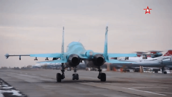 Có thể nhìn chuỗi Su-27 → Su-30 → Su-35 như quá trình một tiêm kích chiếm ưu thế trên không được mở rộng thành một nền tảng đa nhiệm ngày càng phức tạp.