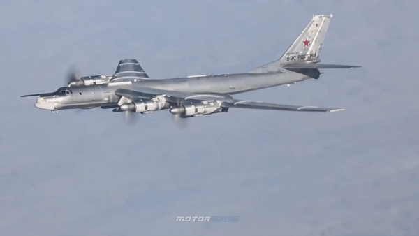 Việc sử dụng nền tảng này tạo cơ sở cho một thế hệ Tu-95 mới với hệ thống và kết cấu phù hợp hơn với nhiệm vụ mang tên lửa.